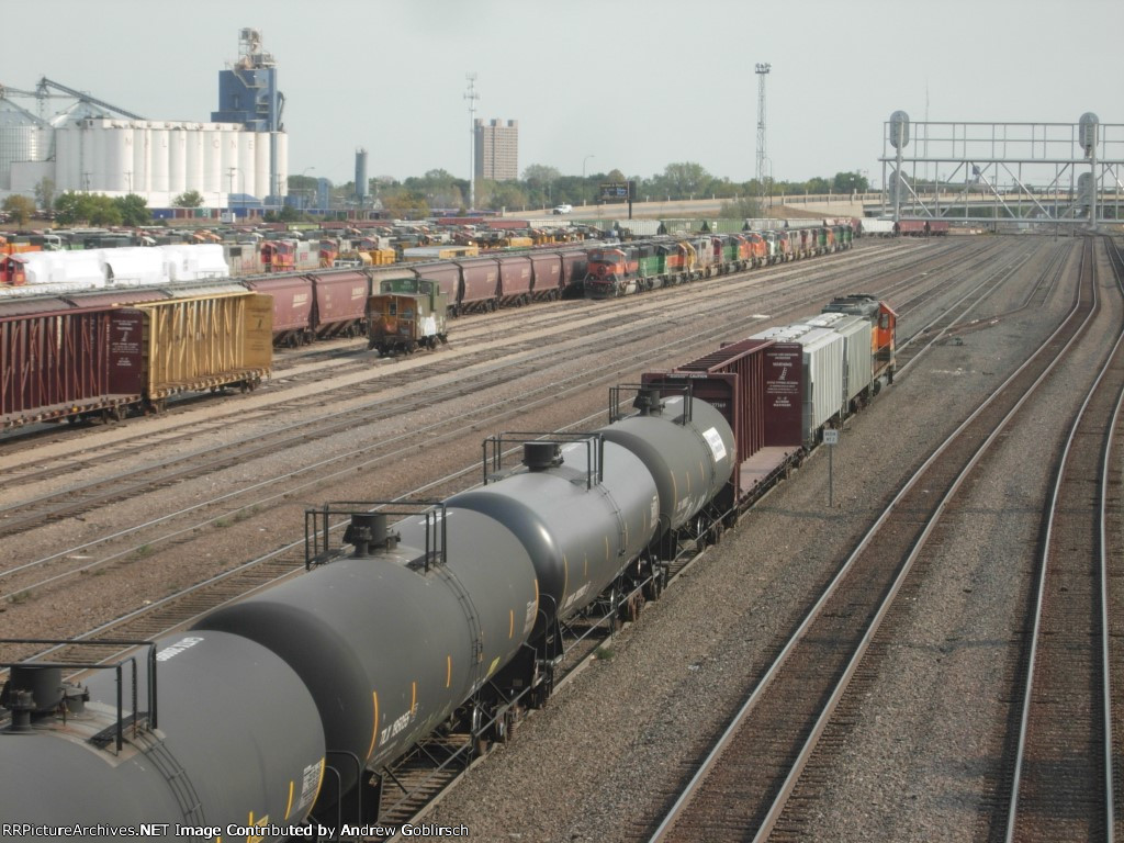 BNSF 1804, 8197, TILX 195165 + BN 12373